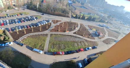 Remont nawierzchni i montaż opraw lamp przy ul. Orzechowej 55 we Wrocławiu